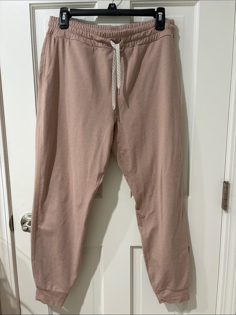 Vuori womens Performance Jogger Pants in Dusty Rose